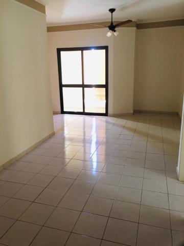 Alugar Apartamentos / Padrão em Ribeirão Preto R$ 900,00 - Foto 1