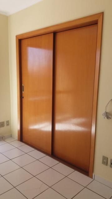 Alugar Apartamentos / Padrão em Ribeirão Preto R$ 700,00 - Foto 3