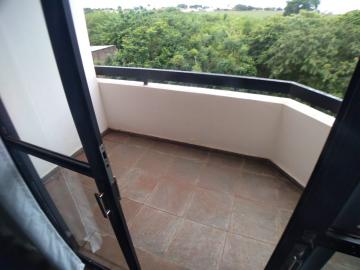 Alugar Apartamentos / Padrão em Ribeirão Preto R$ 1.300,00 - Foto 3