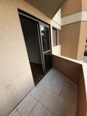 Alugar Apartamentos / Padrão em Ribeirão Preto R$ 1.300,00 - Foto 2