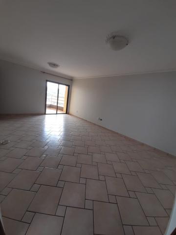 Alugar Apartamentos / Padrão em Ribeirão Preto R$ 2.000,00 - Foto 1