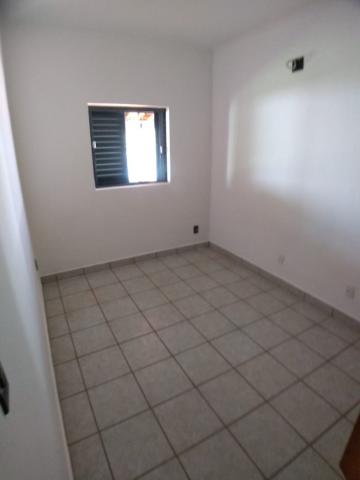 Alugar Casas / Padrão em Ribeirão Preto R$ 2.400,00 - Foto 8