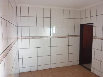 Alugar Casas / Padrão em Ribeirão Preto R$ 900,00 - Foto 2
