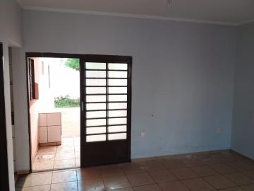 Alugar Casas / Padrão em Ribeirão Preto R$ 900,00 - Foto 3