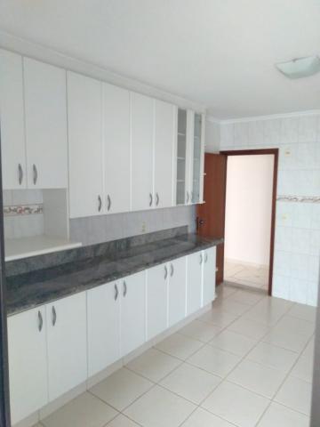 Alugar Apartamentos / Padrão em Ribeirão Preto R$ 1.700,00 - Foto 5
