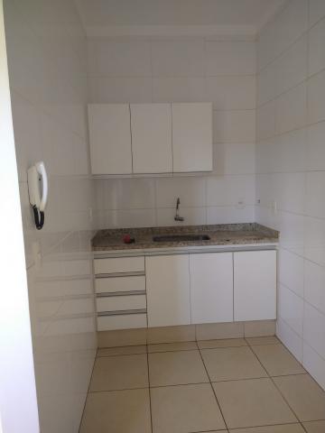 Alugar Apartamentos / Padrão em Ribeirão Preto R$ 1.300,00 - Foto 3