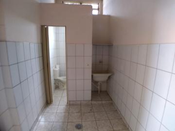 Alugar Casas / Padrão em Ribeirão Preto R$ 550,00 - Foto 2