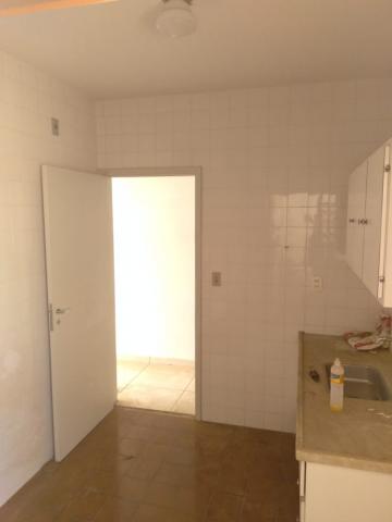 Alugar Apartamentos / Padrão em Ribeirão Preto R$ 1.000,00 - Foto 3