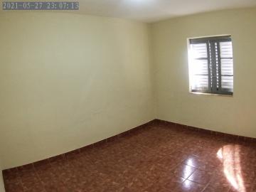 Alugar Casas / Padrão em Ribeirão Preto R$ 700,00 - Foto 5
