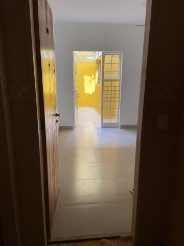 Alugar Apartamentos / Padrão em Ribeirão Preto R$ 1.000,00 - Foto 17