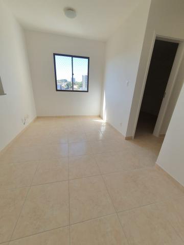 Alugar Apartamentos / Padrão em Ribeirão Preto R$ 650,00 - Foto 2