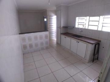 Alugar Casas / Padrão em Ribeirão Preto R$ 975,00 - Foto 3