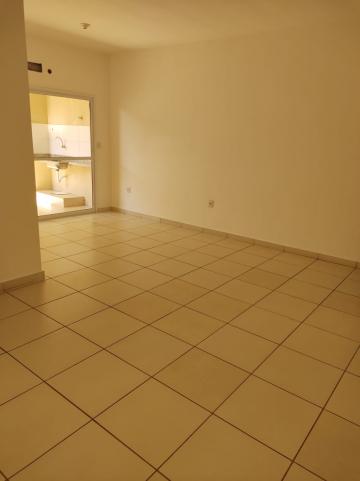 Alugar Apartamentos / Padrão em Ribeirão Preto R$ 1.300,00 - Foto 1