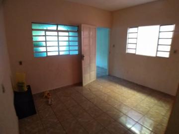 Alugar Casas / Padrão em Ribeirão Preto R$ 800,00 - Foto 2