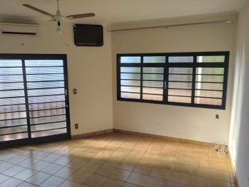 Alugar Casas / Padrão em Ribeirão Preto R$ 2.900,00 - Foto 1