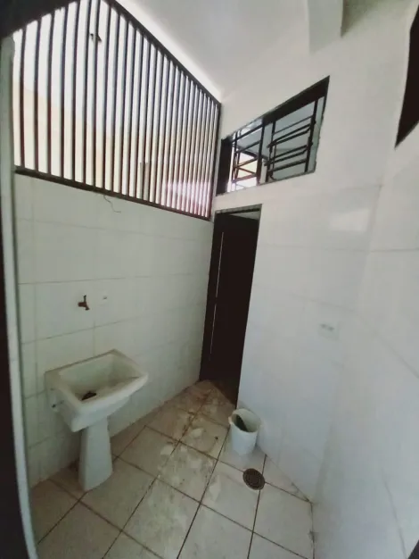 Alugar Casas / Padrão em Ribeirão Preto R$ 1.800,00 - Foto 5