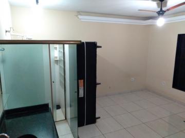 Alugar Casas / Padrão em Ribeirão Preto R$ 1.500,00 - Foto 4