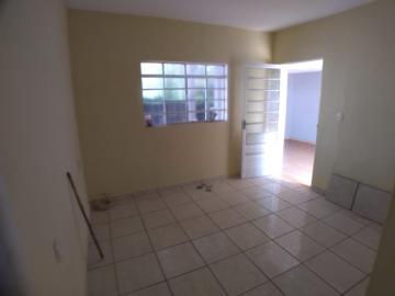 Alugar Casas / Padrão em Ribeirão Preto R$ 1.050,00 - Foto 1