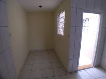 Alugar Casas / Padrão em Ribeirão Preto R$ 1.050,00 - Foto 2