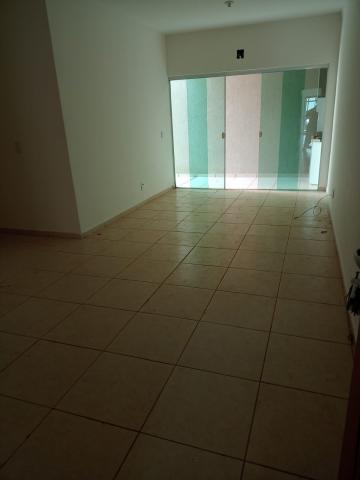 Alugar Apartamentos / Padrão em Ribeirão Preto R$ 1.200,00 - Foto 1