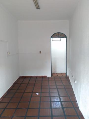 Alugar Comercial / Salão / Galpão em Ribeirão Preto R$ 700,00 - Foto 1