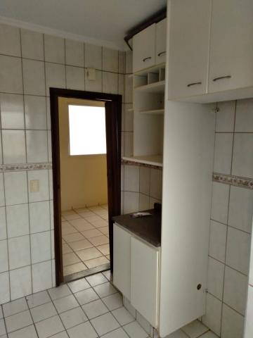 Alugar Apartamentos / Padrão em Ribeirão Preto R$ 1.200,00 - Foto 3