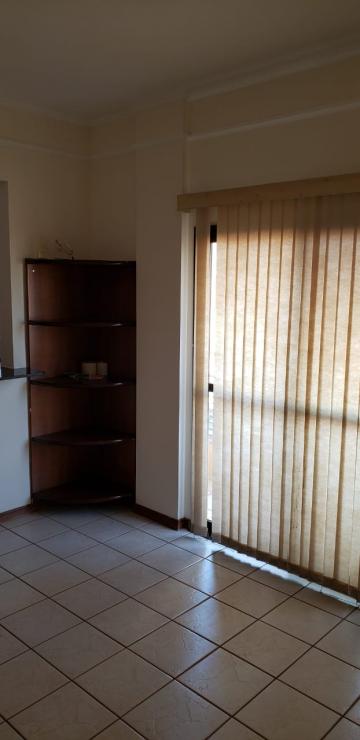 Alugar Apartamentos / Padrão em Ribeirão Preto R$ 1.200,00 - Foto 2