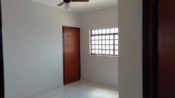 Alugar Apartamentos / Padrão em Ribeirão Preto R$ 765,00 - Foto 1