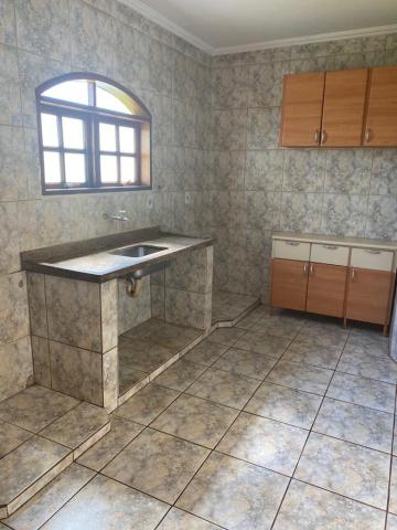 Alugar Casas / Padrão em Ribeirão Preto R$ 1.250,00 - Foto 4