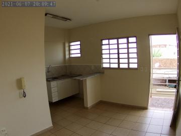 Alugar Apartamentos / Padrão em Ribeirão Preto R$ 650,00 - Foto 2