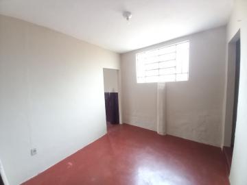 Alugar Casas / Padrão em Ribeirão Preto R$ 450,00 - Foto 1
