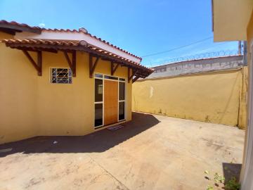 Alugar Casas / Padrão em Ribeirão Preto R$ 1.400,00 - Foto 3