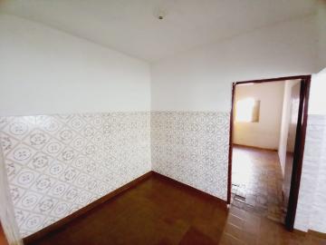 Alugar Casas / Padrão em Ribeirão Preto R$ 750,00 - Foto 4