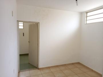 Alugar Casas / Padrão em Ribeirão Preto R$ 1.100,00 - Foto 3