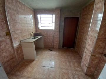 Alugar Casas / Padrão em Ribeirão Preto R$ 750,00 - Foto 5