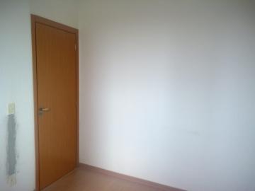 Alugar Apartamentos / Padrão em Ribeirão Preto R$ 900,00 - Foto 1