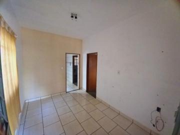 Alugar Casas / Padrão em Ribeirão Preto R$ 1.000,00 - Foto 1