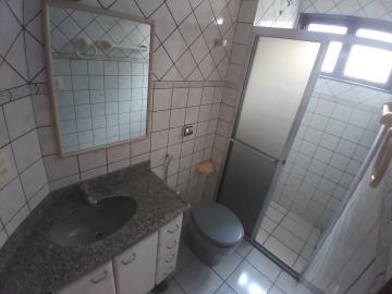 Alugar Apartamentos / Padrão em Ribeirão Preto R$ 1.400,00 - Foto 3