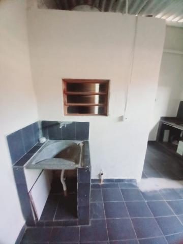 Alugar Casas / Padrão em Ribeirão Preto R$ 800,00 - Foto 15