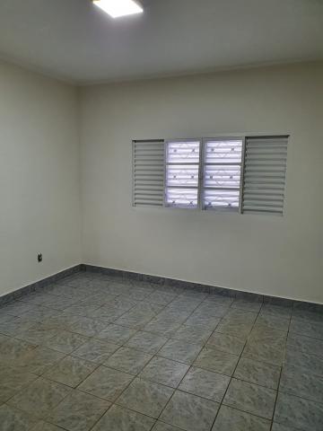 Alugar Casas / Padrão em Ribeirão Preto R$ 1.500,00 - Foto 5