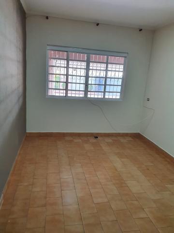 Alugar Casas / Padrão em Ribeirão Preto R$ 1.500,00 - Foto 1