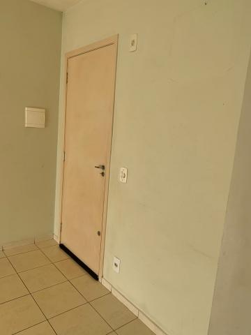 Alugar Apartamentos / Padrão em Ribeirão Preto R$ 670,00 - Foto 3