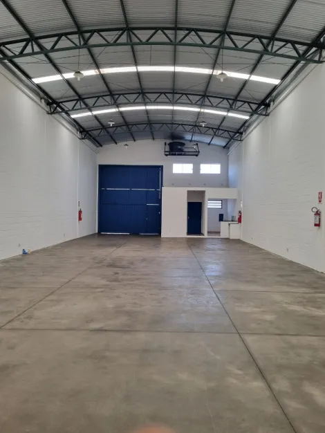 imagem 3 - Galpão de 200 m² com portão entrada para carretas para locação - Parque Anhanguera imagem 3 - Galpão de 200 m² com portão entrada para carretas para locação - Parque Anhanguera