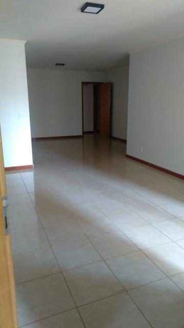 Apartamento / Padrão em Ribeirão Preto Alugar por R$2.200,00