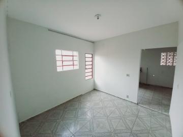 Alugar Casas / Padrão em Ribeirão Preto R$ 700,00 - Foto 1
