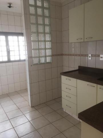 Alugar Apartamentos / Padrão em Ribeirão Preto R$ 1.400,00 - Foto 2