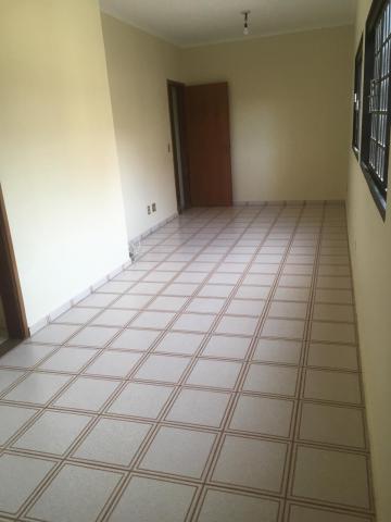 Alugar Apartamentos / Padrão em Ribeirão Preto R$ 1.400,00 - Foto 1