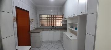 Alugar Casas / Padrão em Ribeirão Preto R$ 1.550,00 - Foto 3