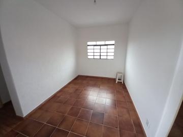 Alugar Casas / Padrão em Ribeirão Preto R$ 700,00 - Foto 1