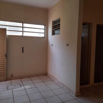 Alugar Casas / Padrão em Ribeirão Preto R$ 2.000,00 - Foto 3